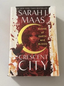 Crescent City House of Earth and Blood – Sarah J. Maas Paperback – Used - Imagen 1 de 12