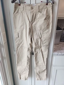 L.L. Bean Khaki Favorite Fit Cargo Pants Womens Straight Leg Mid-Rise Size 4 - Picture 1 of 7