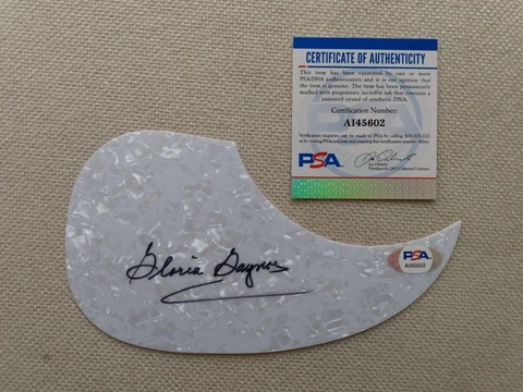 QUEEN OF DISCO- GLORIA GAYNOR SIGNED ACOUSTIC PIXGUARD PSA/DNA AI45602 Cover
