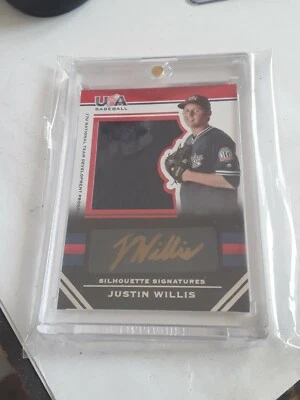 Justin Willis SP Relic/ Gold Auto 2017 Panini USA 19/ 44 Rookie - Image 1 of 2