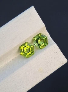Par de piedras preciosas de peridoto a juego | Corte hexagonal | Natural | Sin tratar | Pakistán - Imagen 1 de 4