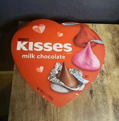 HERSHEY'S Valentine Milk Chocolate Kisses in Heart Shaped Box 6.5 Ounce - Image 1 of 4