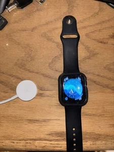 Apple Watch Series 4 40mm LTE / GPS Space Gray Aluminum M/L Band - Photo 1 sur 2