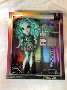 Rainbow High Shadow High Berrie Blue Modepuppe, modisches Outfit neu versiegelt - Bild 1 von 7