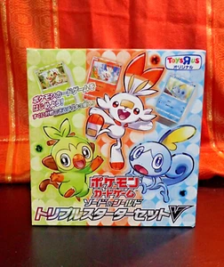 Juego de Cartas Pokémon Espada y Escudo Triple Inicio Set V Toys R Us Limitado - Imagen 1 de 3