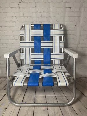 Silla de césped plegable vintage Sunbeam de aluminio con correas azules blancas Foto 1 de 4