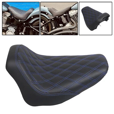 Asiento individual delantero Renegade con costuras negras + azules para Harley Heritage Softail Foto 1 de 4