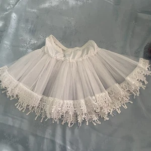Leg Avenue weiß Spitze Rüschen Tutu Micro Minirock Petticoat Größe OS Goth Witchy - Bild 1 von 3