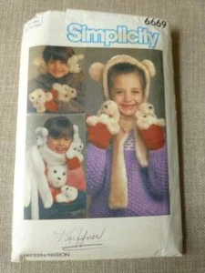 SIMPLICITY 6669 KINDER BÄRENMÜTZE+SCHAL+FÄUSTLINGE+OHRENSCHUTZBEZÜGE SCHNITTMUSTER - Bild 1 von 2