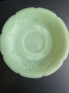 Plato platillo de jadeíta floral de colección verde opaco de colección Anchor Hocking Fire King Alice - Imagen 1 de 2