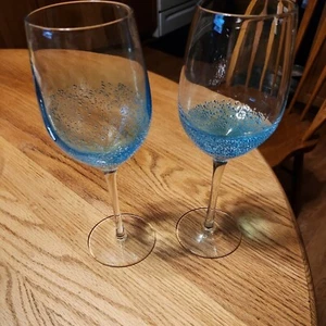 Verre à vin à tige bleu Pier 1 bulles Aqua bleu fond 14 onces 9" - Photo 1/4