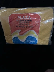Beacon VTG Gold 40% Acrylic Blanket  Twin/Full Size 72x90 Nylon Binding Sealed - Picture 1 of 2