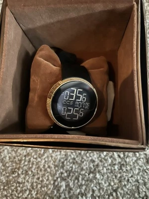 Relógio digital masculino Gucci com diamantes naturais - Imagem 1 de 4