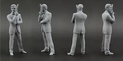 Pierce Brosnan (James Bond) Figura per 1:18 UT-Models BMW - Immagine 1 di 4