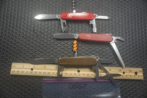 0867 3 assorted Victorinox (Swiss Army) pocket knives - Picture 1 of 1