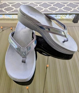 Sandalia Vionic High Tide II puntera azul marino charol para mujer talla 11 NUEVA - Imagen 1 de 9