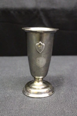 Taza de beber vintage International plateada soldada CONRAD HILTON Hotel 4 oz 05008 Foto 1 de 4