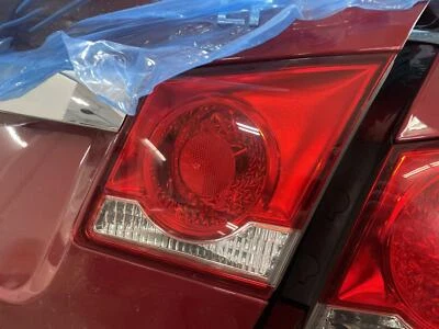 Used Right Tail Light Assembly fits: 2014 Chevrolet Cruze lid mounted Right Grad - Imagem 1 de 4