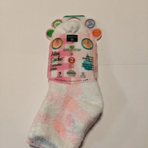 New 2 Pr. Stay At Home Socks Women's Aloe Pink and White 9 - 11 - Picture 1 of 2