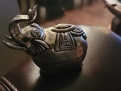 Antigua caja de aperitivos de baratija estatuilla elefante plato de plata Foto 1 de 4