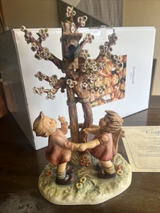 Große Hummel Welcome Spring 635 Figur TMK - 7 Century Collection 1993 mit Reparatur - Bild 1 von 18