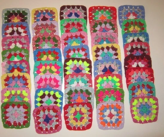 Granny Square selbst gehäkelt - 40 Vierecke - Polyacryl - Farbe: bunt - Bild 1 von 1