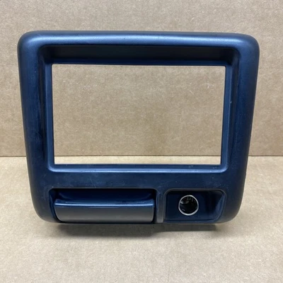 ISUZU RODEO 1998-2002 Interior Radio Tablero Borde Bisel con Bandeja de Cenizas Fabricante de Equipo Original Foto 1 de 4