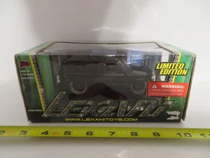 Malibu International Lexani 2004 GMC Denali SUV Black 1:32 Scale w/Box - Picture 1 of 8