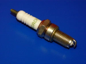 Bougie NGK DR8EA Suzuki Yamaha Hsun quad moto pièce aprilia benelli 350 500 atv - Imagen 1 de 1