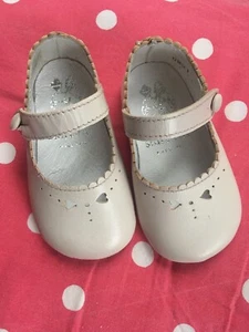 Startrite Baby Elizabeth Pale Pink Leather Mary Jane Button Pram Shoes 9m - Picture 1 of 9