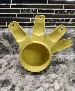Vintage Tupperware Measuring Cups Yellow Set Of 4 Retro Nesting 1970’s 761-5 - Picture 1 of 11
