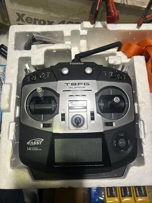 Futaba T8FG 2.4 FASST Transmisor Super 14ch con Batería Control Remoto Radio Foto 1 de 4