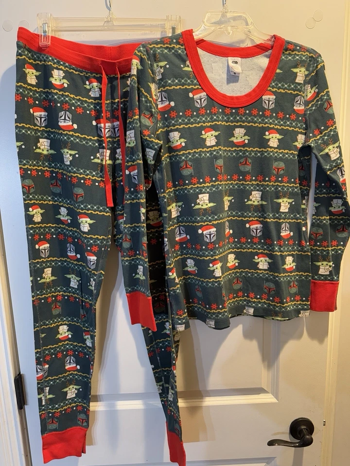 Pijama feminino Hanna Andersson Star Wars Grogu Mandolorian Natal tamanho G - Imagem 1 de 4