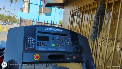 Equipo de gimnasio cinta de correr Life Fitness Integrity Series Foto 1 de 4