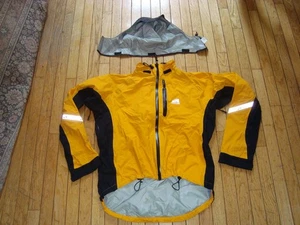 SHOWERS PASS EVENT YELLOW HOODED RAIN JACKET SIZE LARGE HARDLY WORN! - Picture 1 of 17