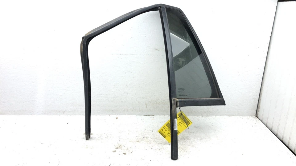 2002-2009 Trail Blazer Driver Janela de Ventilação Traseira Esquerda Porta Traseira Vidro com Moldura - Imagem 1 de 4