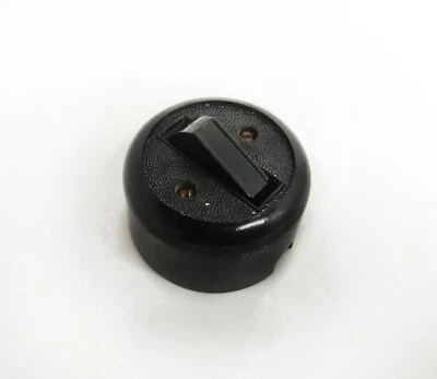 Interruptor de luz basculante redondo vintage URSS baquelita negro polo único soviético años 50-60 Foto 1 de 4