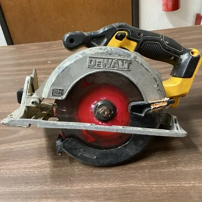 DEWALT 20V MAX Cordless 6.5” Sidewinder Style Circular Saw(DAMAGED) - Image 1 of 4