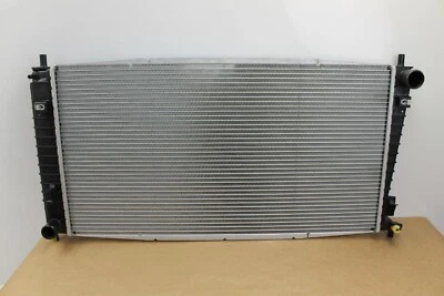 Genuine OEM Ford Radiator for 2005 Ford F-150 4.2L 5 Speed Manual Transmission — 第 1/4 张图片