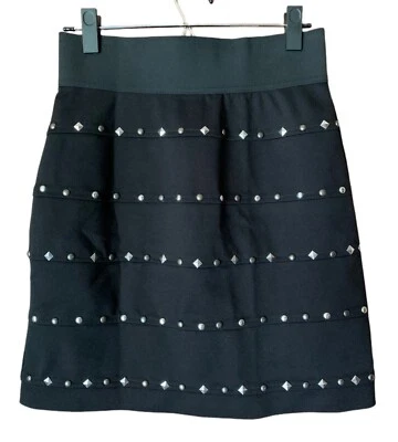 Falda Allen B. Adornada Negra Con Tachuelas Plateadas Línea A Cremallera Trasera Talla Pequeña Foto 1 de 4