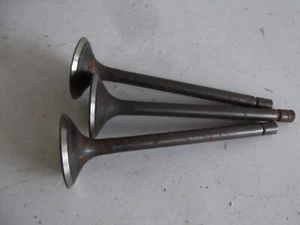 HONDA  CB175 CL175 VALVES  X3 NEW OLD STOCK DAMP STORED - Picture 1 of 5