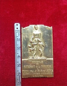 Vintage Medal Teodolina Alvear de Lezica Homenaje del Patronato de la Infancia . - Picture 1 of 5