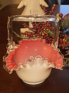 Hermosa cesta de vidrio opalino rosa y blanco de colección con mango de espina - Imagen 1 de 9