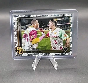 2025 Topps Series 1 Spring Training Parallel All Smiles #143 San Diego Padres - Picture 1 of 2