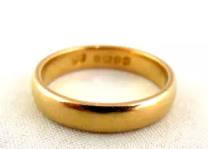 22ct.GOLD Small - YELLOW GOLD WEDDING BAND Size I + 1/2 Hallmarked:-B`ham 1953 - Picture 1 of 5