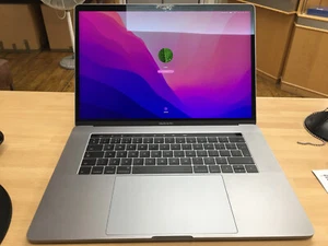 Apple MacBook Pro 15.4" Touchbar 2016 i7 2.6Ghz 16GB 256GB AMD Radeon Pro 2GB - Afbeelding 1 van 10