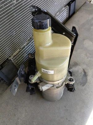 Bomba de dirección asistida electrónica 5N513K514CA para Volvo S40 V50 2,4 L 2,5 L 2004-2013 Foto 1 de 4