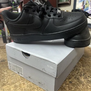 Größe 10,5 - Nike Air Force 1 '07 Low Triple Black - Bild 1 von 12