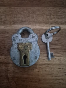 Vintage SQUIRE Old English Padlock – Model 220 – With Key - Picture 1 of 1