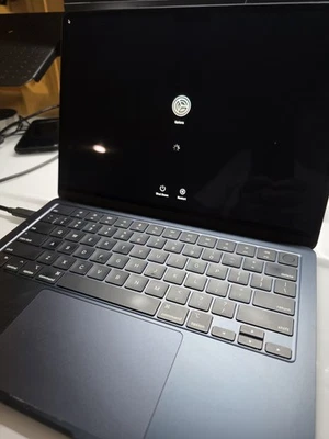 Apple MacBook Air 13.6" M3 8C 4.0GHz 8GB RAM 256GB SSD A3113 Bloqueo de contraseña Foto 1 de 4